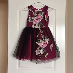 ***Stunning little girls dress***